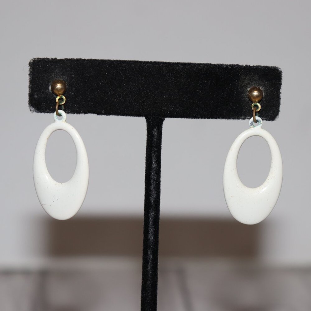 🤍💛 Vintage White Metal & Gold Oval Dangle Earrings · Post · 1.5" Tall · crisp